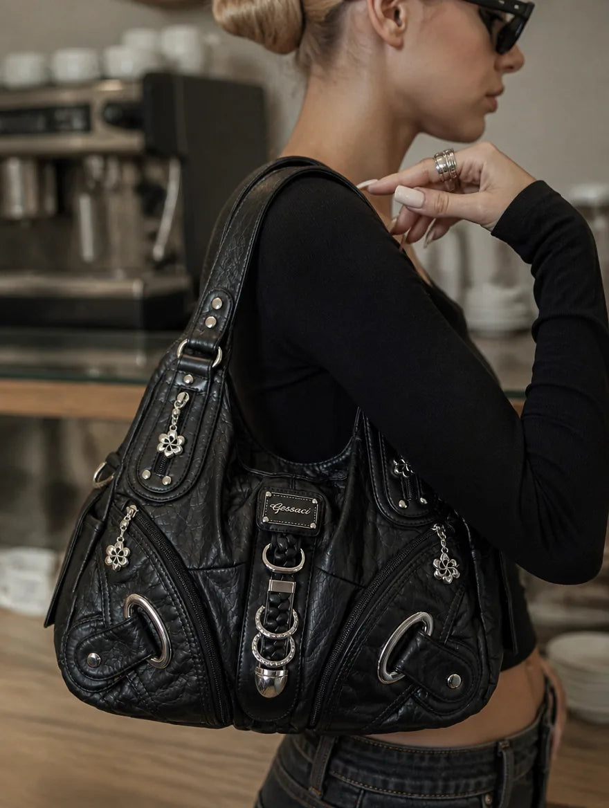 Gessaci 2025_Amelie 2_Schwarz_0544-GES-BLK_lifestyle_public