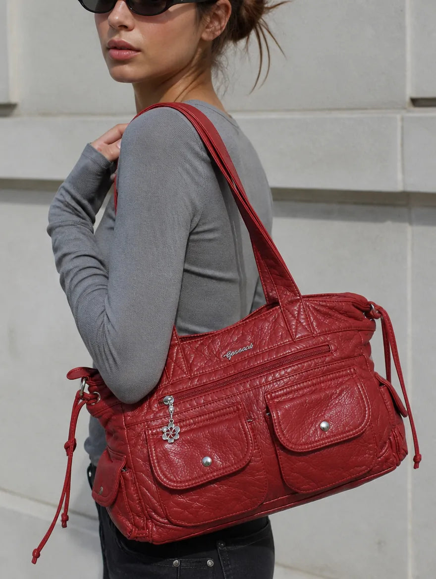 Gessaci_Anna_Rot 102_0674-GES-RED102_lifestyle_street
