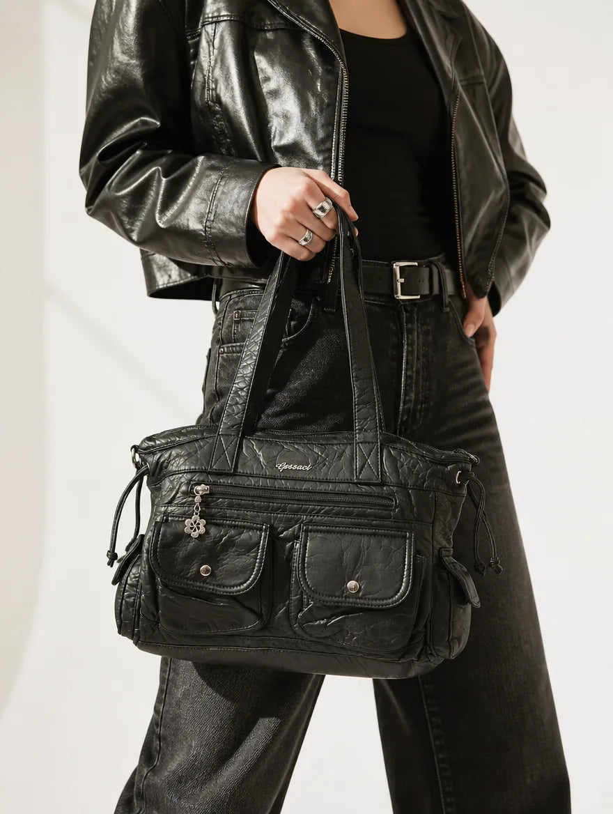 Gessaci_Anna_Schwarz_0672-GES-BLK_studio2