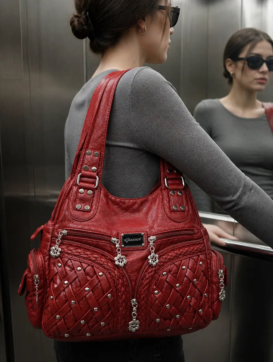 Gessaci_Celeste_Rot_0484-GES-RED_lifestyle_private