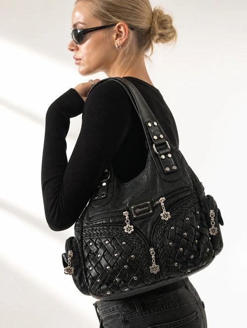 Gessaci_Celeste_Schwarz_0485-GES-BLK_studio1