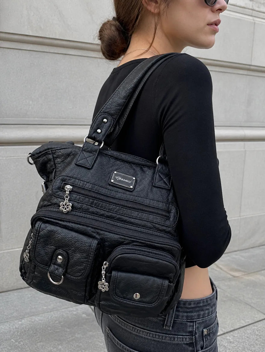 Gessaci_Jenna_Schwarz_0463-GES-BLK_lifestyle_street