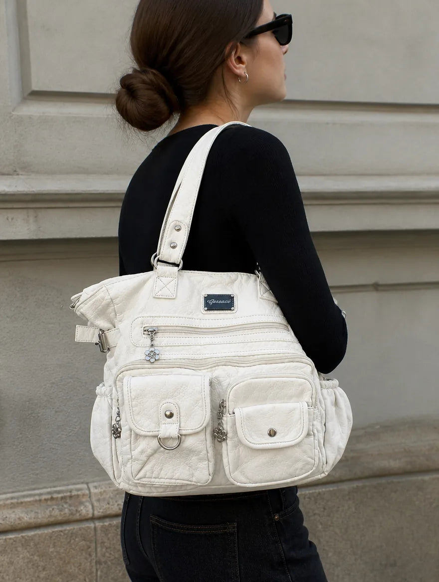 Gessaci_Jenna_Weiß_0464-GES-WHT_lifestyle_street