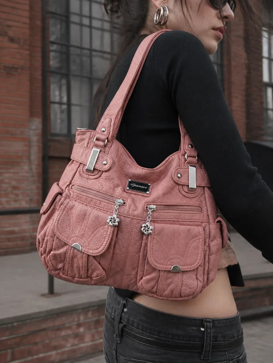 Gessaci_Johanna_Rosa_0158-GES-ROS_lifestyle_street