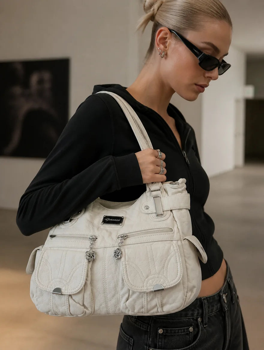 Gessaci_Johanna_Weiß_0161-GES-WHT_lifestyle_public