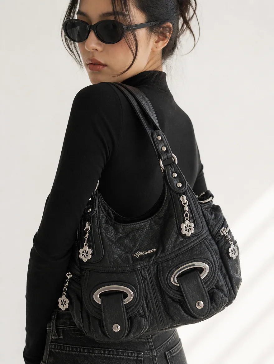 Gessaci_Lena_Schwarz_0353-GES-BLK_studio1