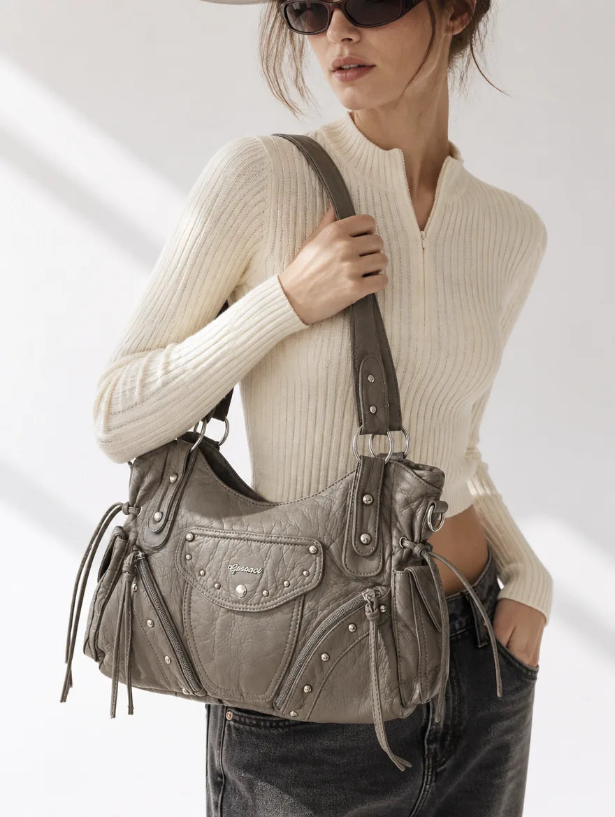 Gessaci_Lina_Grau_0668-GES-GRY_studio2