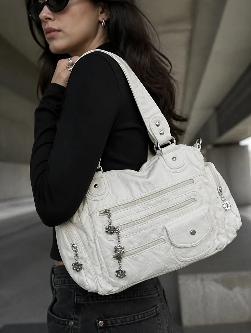 Gessaci_Luna_Weiß_0216-GES-WHT_lifestyle_street