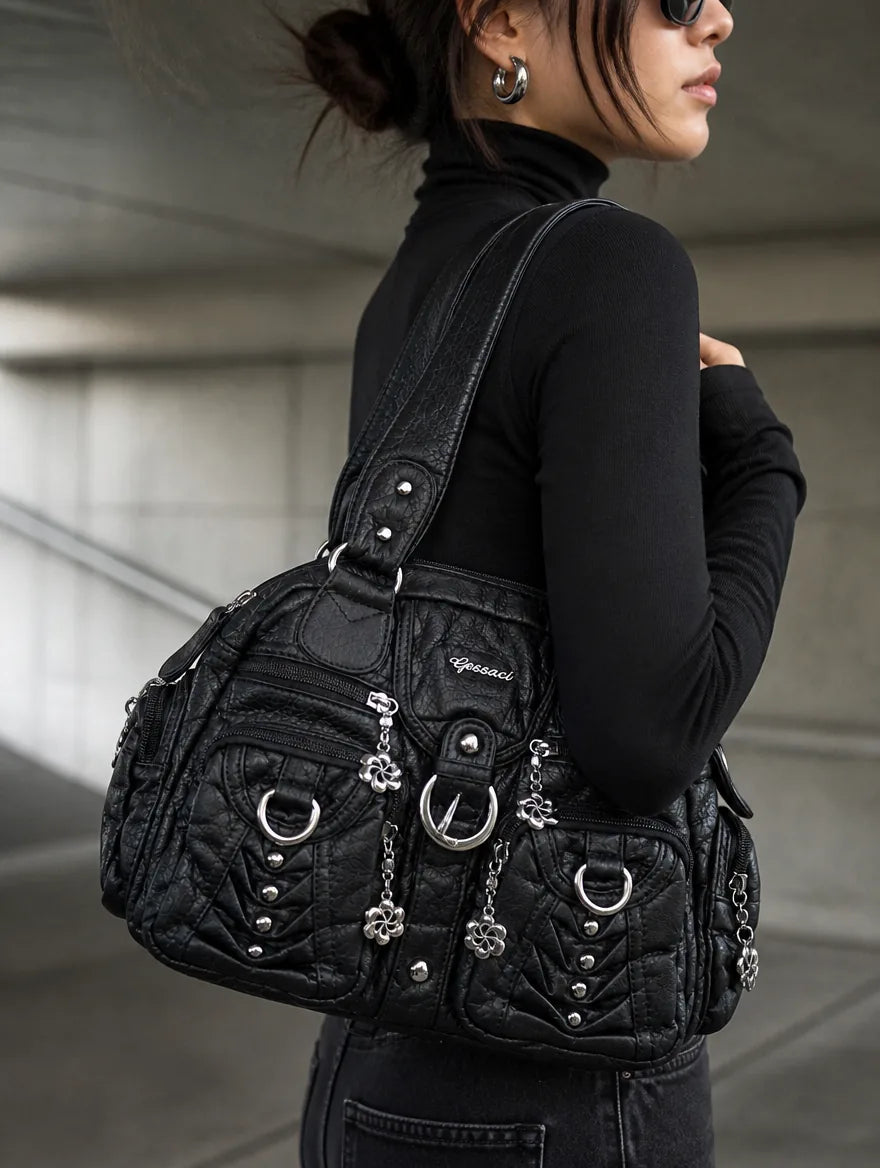 Gessaci_Marcella_Schwarz_0270-GES-BLK_lifestyle_street