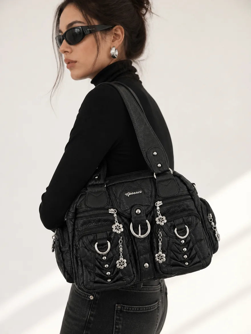 Gessaci_Marcella_Schwarz_0270-GES-BLK_studio1