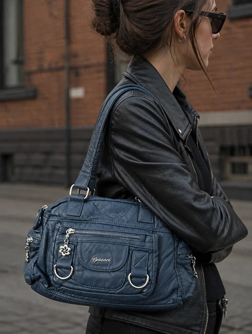 Gessaci_Maya_201 #Blau_0604-GES-BLU_lifestyle_street