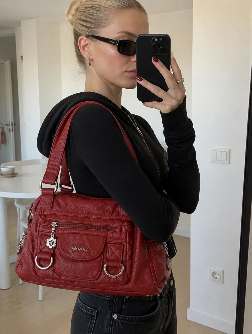 Gessaci_Maya_Rot_0330-GES-RED_lifestyle_private