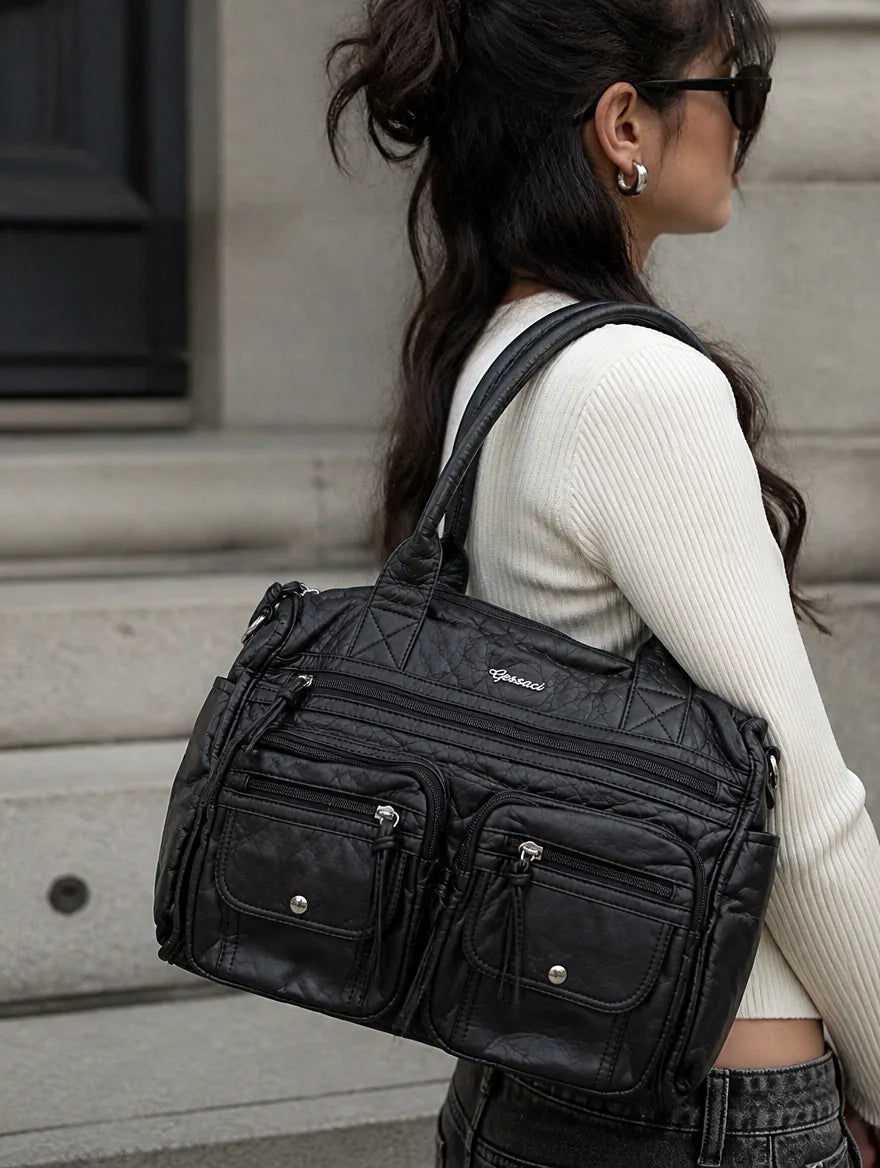 Gessaci_Tia_Schwarz_0623-GES-BLK_lifestyle_street