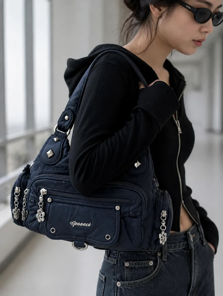 Gessaci_Toni_Blau_0645-GES-BLU_lifestyle_public