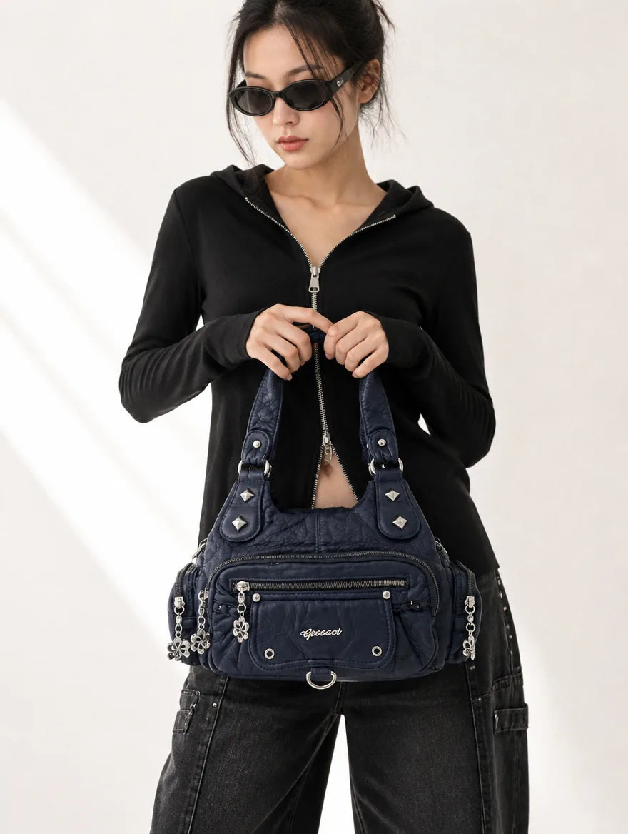Gessaci_Toni_Blau_0645-GES-BLU_studio2