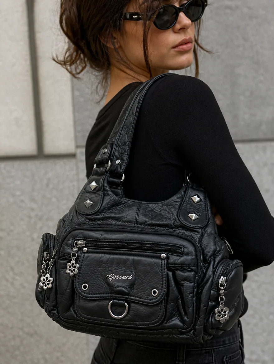 Gessaci_Toni_Schwarz_0638-GES-BLK_lifestyle_street