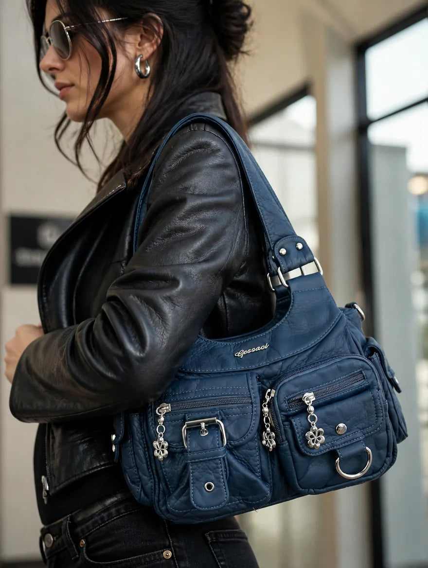 Gessaci_Valentina_Blau 201_0683-GES-BLU201_lifestyle_public