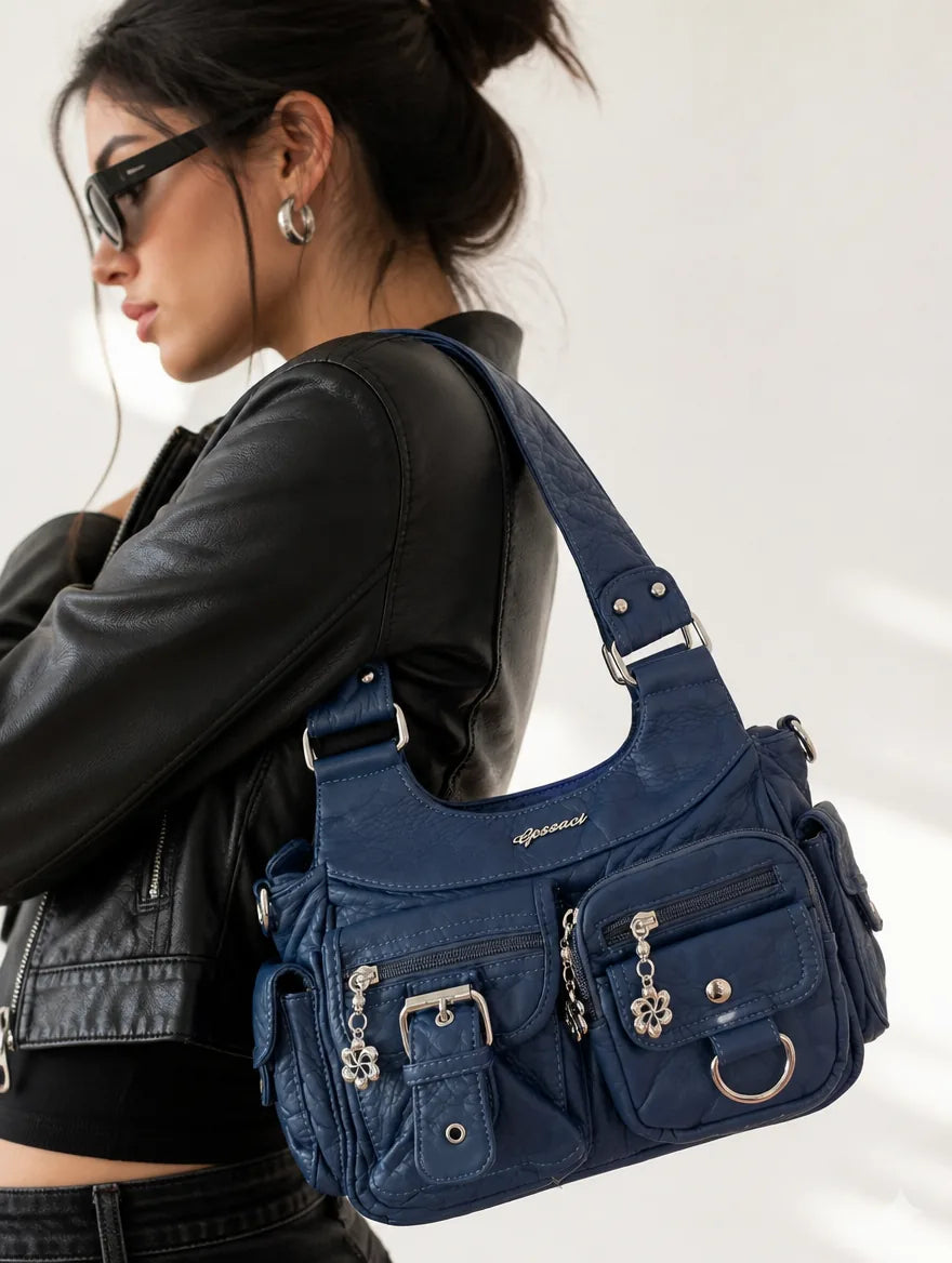 Gessaci_Valentina_Blau 201_0683-GES-BLU201_studio1