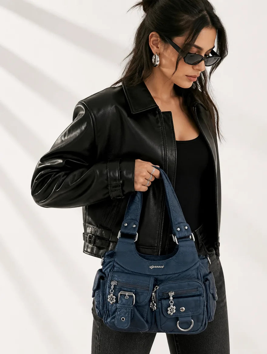 Gessaci_Valentina_Blau 201_0683-GES-BLU201_studio2