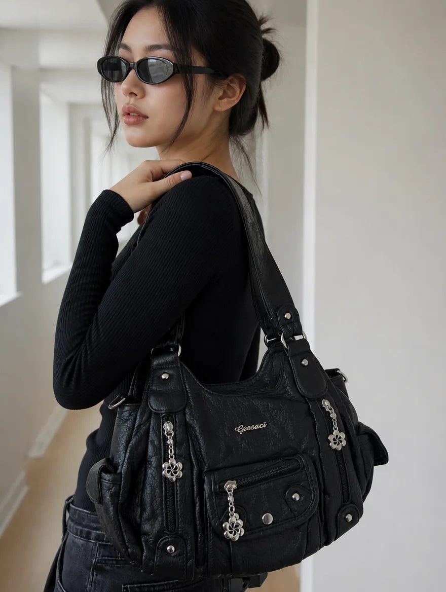 Gessaci_Viola_Schwarz_0364-GES-BLK_lifestyle_private