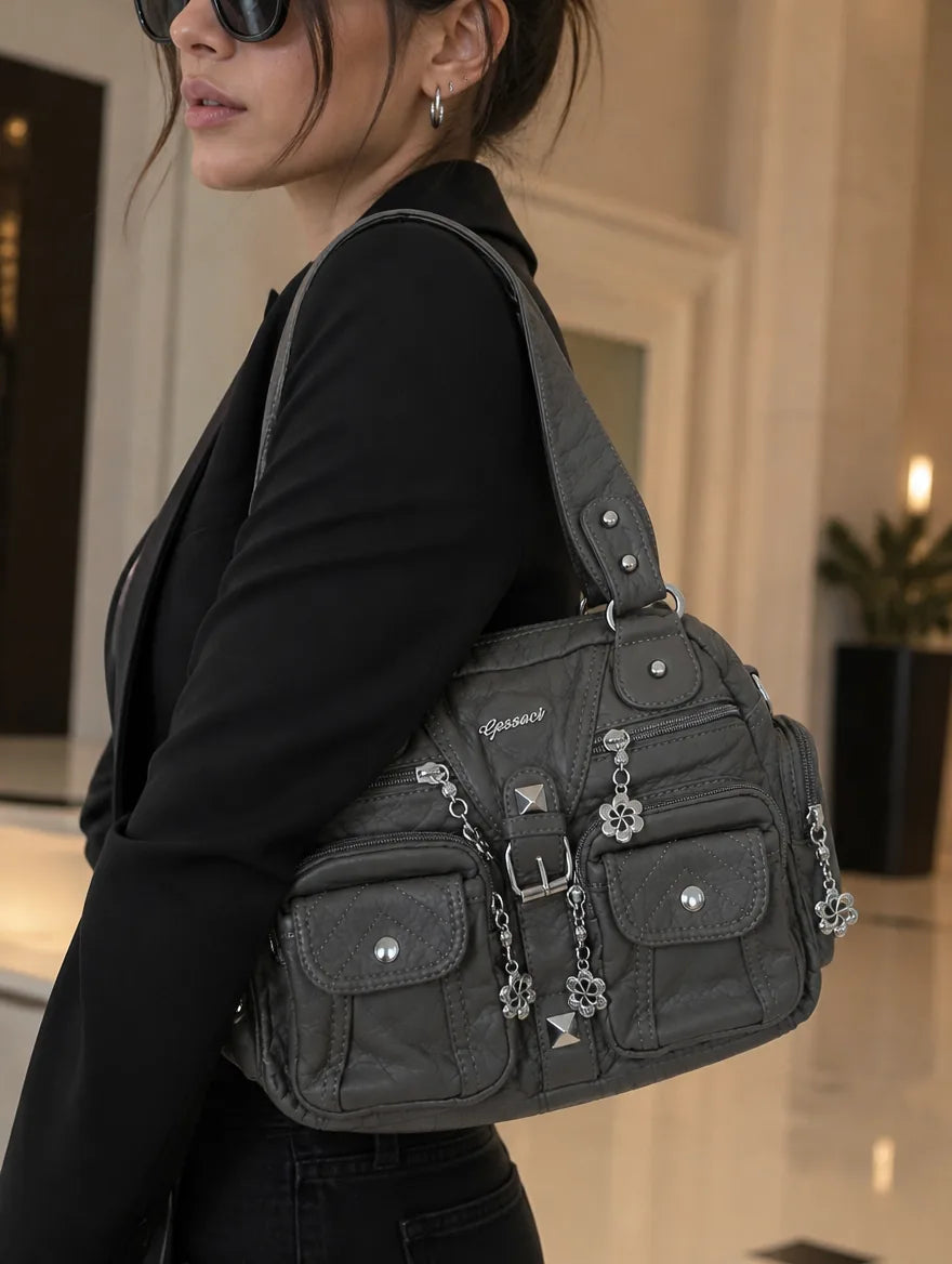 Gessaci_Zaine_Grau_0650-GES-GRY_lifestyle_private
