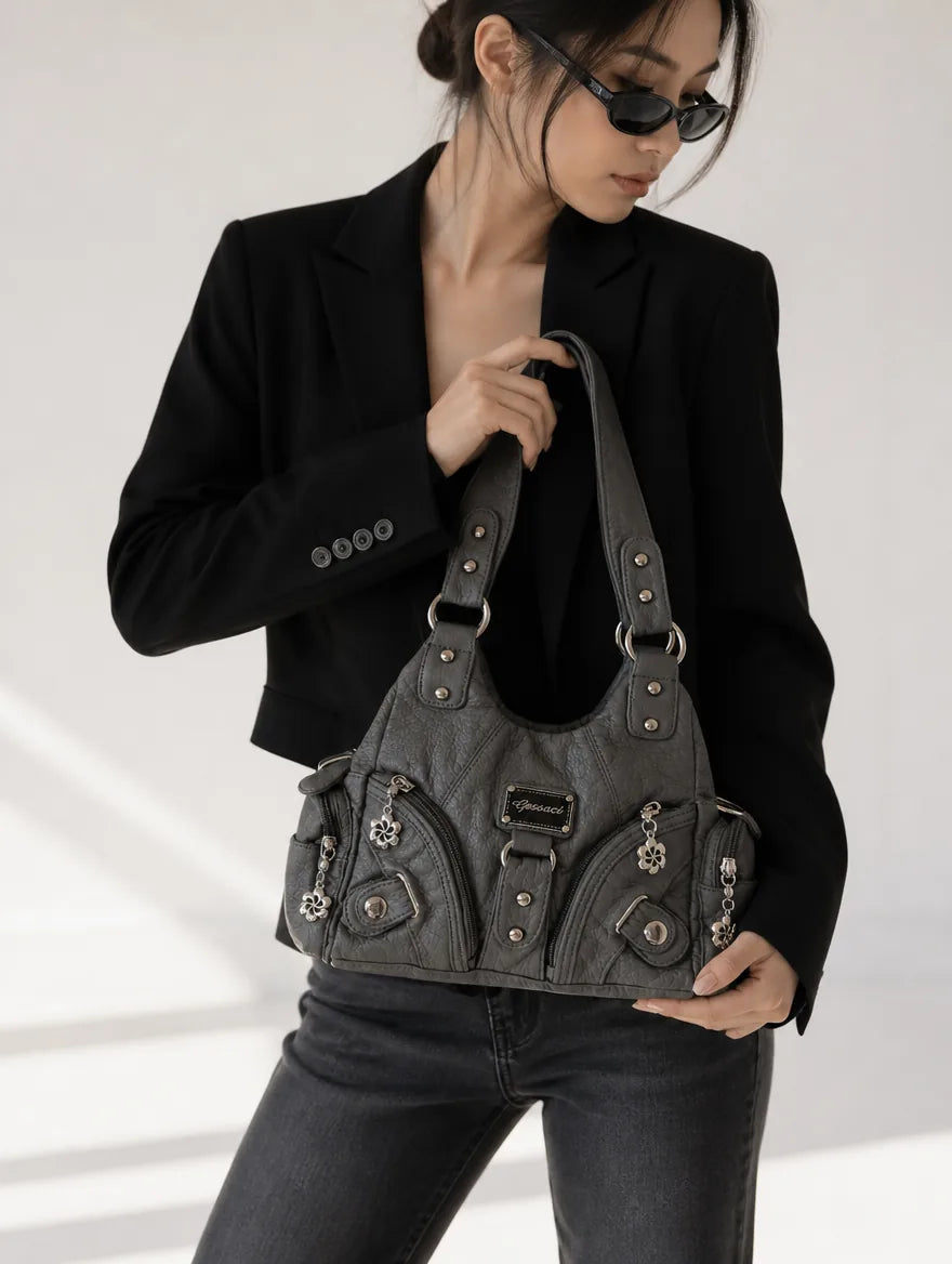 Gessaci_Zoe_Grau_0413-GES-GRY_studio2
